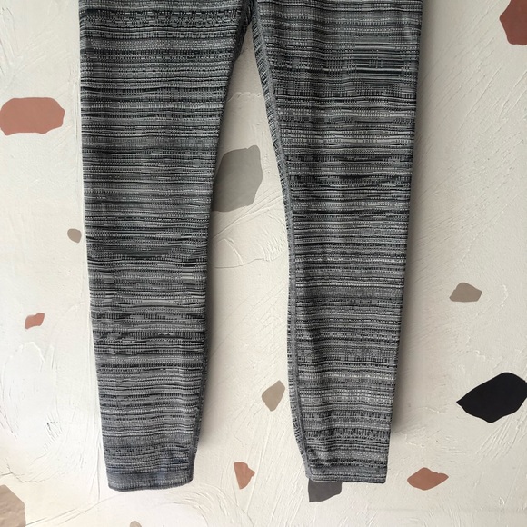 Athleta High Rise Jacquard Chaturanga 7/8 Tights Quail size S - Picture 6 of 10